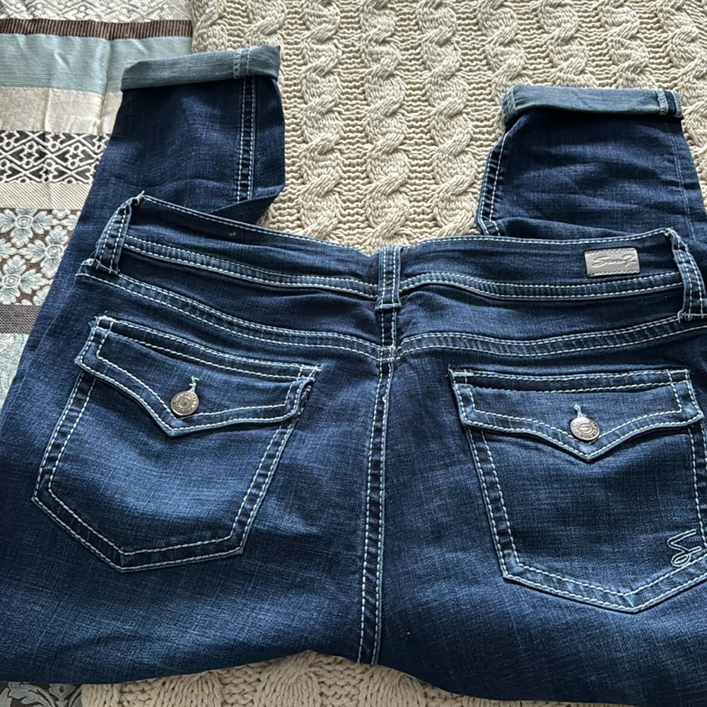 SEVEN CAPRIS